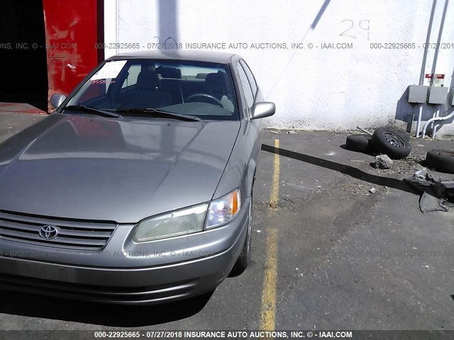 4T1BG22K0XU598717 - 1999 TOYOTA CAMRY CE/LE/XLE 绿色 照片 6