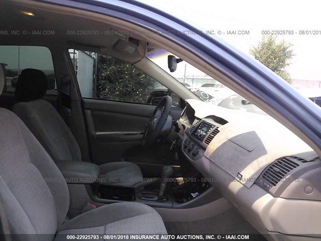 4T1BE32K92U604681 - 2002 TOYOTA CAMRY LE/XLE/SE 蓝色 照片 5