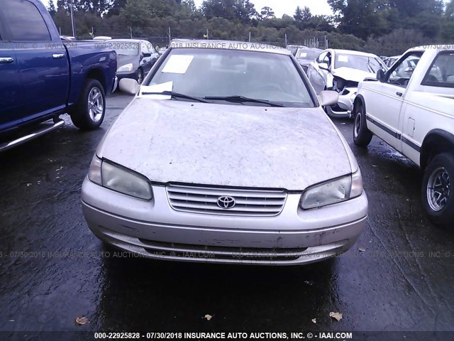 4T1BF22K2WU929427 - 1998 TOYOTA CAMRY CE/LE/XLE TAN photo 6