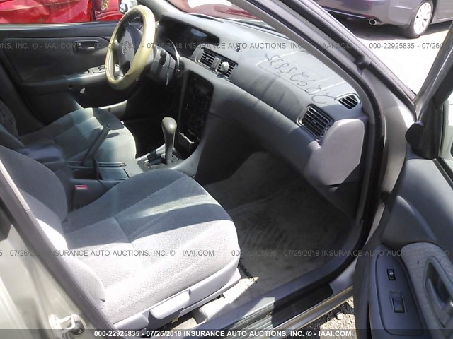 4T1BG22K41U820666 - 2001 TOYOTA CAMRY CE/LE/XLE 银色 照片 5