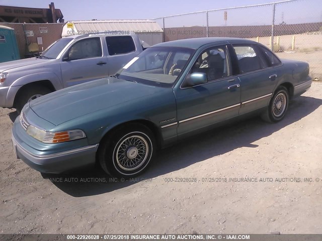 2FALP74W5PX165351 - 1993 FORD CROWN VICTORIA LX GREEN photo 2