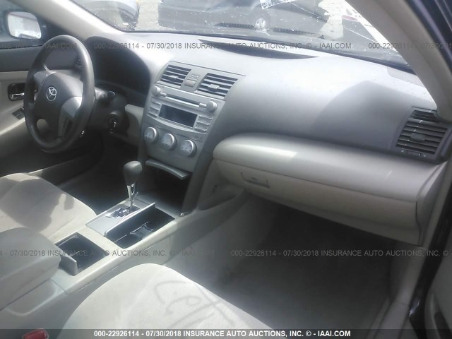 4T1BF3EK5BU220700 - 2011 TOYOTA CAMRY SE/LE/XLE 黑色 照片 5
