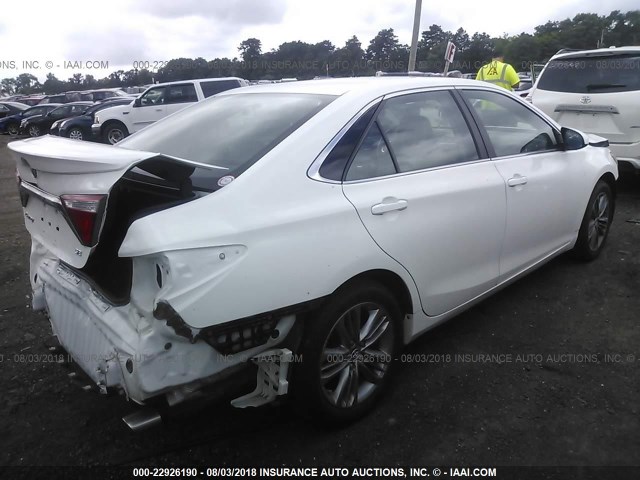 4T1BF1FK0FU064915 - 2015 TOYOTA CAMRY LE/XLE/SE/XSE WHITE photo 4