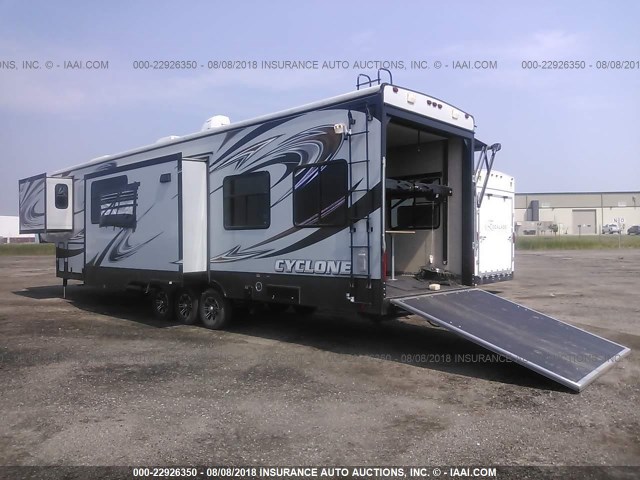 5SFCG4331DE263965 - 2013 HEARTLAND CYCLONE 4000  თეთრი ფოტო 3