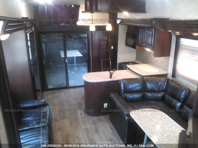 5SFCG4331DE263965 - 2013 HEARTLAND CYCLONE 4000  თეთრი ფოტო 5