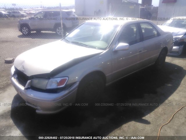 JT2BG22K1Y0471352 - 2000 TOYOTA CAMRY CE/LE/XLE ოქროსფერი ფოტო 2