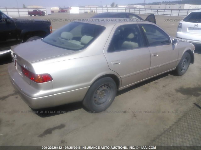 JT2BG22K1Y0471352 - 2000 TOYOTA CAMRY CE/LE/XLE ოქროსფერი ფოტო 4