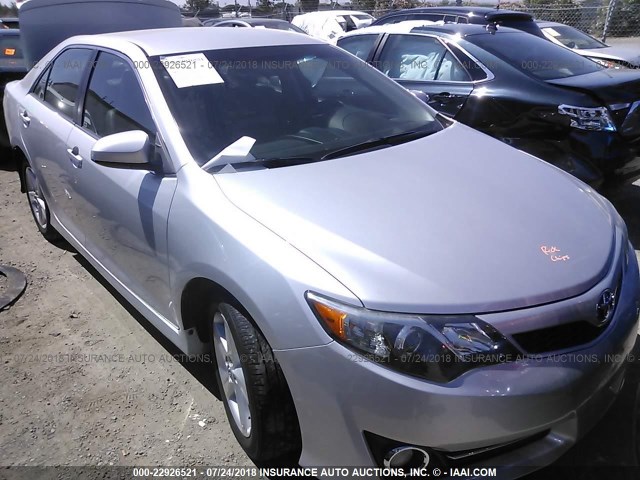 4T1BF1FK4EU324697 - 2014 TOYOTA CAMRY L/SE/LE/XLE 银色 照片 1