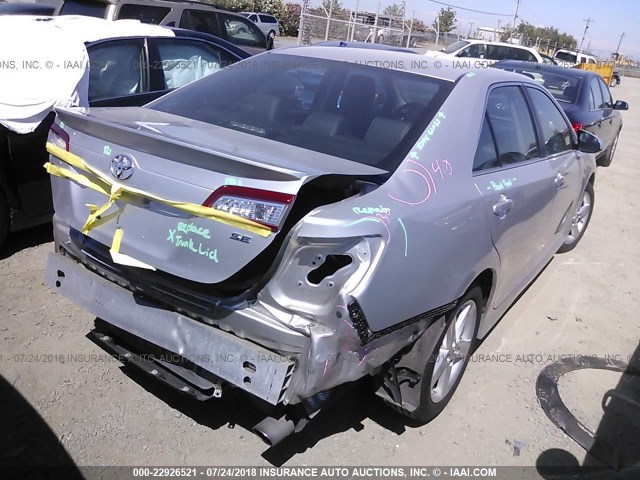 4T1BF1FK4EU324697 - 2014 TOYOTA CAMRY L/SE/LE/XLE 银色 照片 4