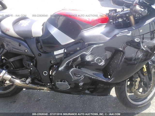 JS1GW71A452106101 - 2005 SUZUKI GSX1300 RK5 BLACK photo 8