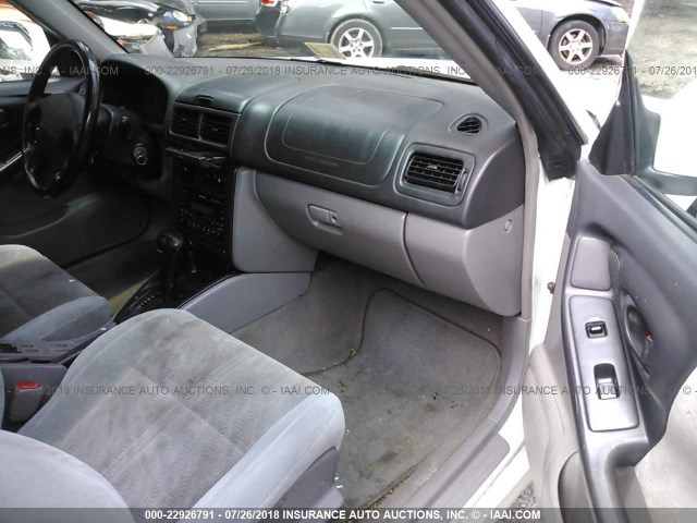 JF1SF65691H744227 - 2001 SUBARU FORESTER S WHITE photo 5