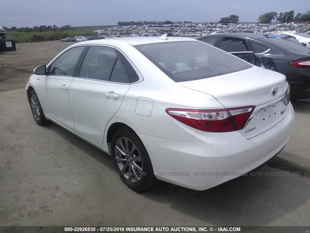 4T1BD1FK3FU159992 - 2015 TOYOTA CAMRY HYBRID/LE/XLE/SE WHITE photo 3