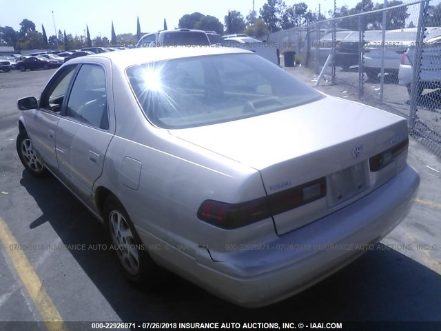 JT2BF28KXX0170359 - 1999 TOYOTA CAMRY LE/XLE BROWN photo 3