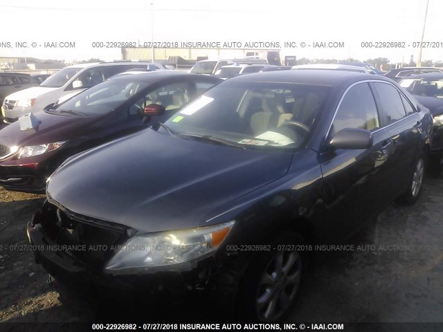 4T1BF3EKXBU609235 - 2011 TOYOTA CAMRY SE/LE/XLE GRAY photo 2