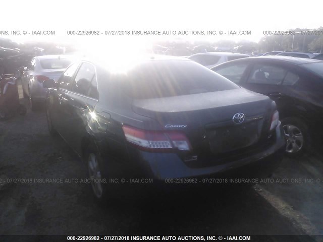 4T1BF3EKXBU609235 - 2011 TOYOTA CAMRY SE/LE/XLE GRAY photo 3