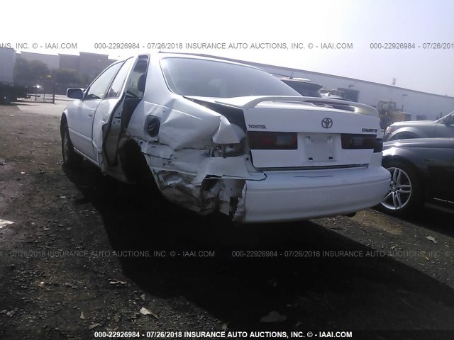 JT2BG22K3W0156906 - 1998 TOYOTA CAMRY CE/LE/XLE თეთრი ფოტო 3