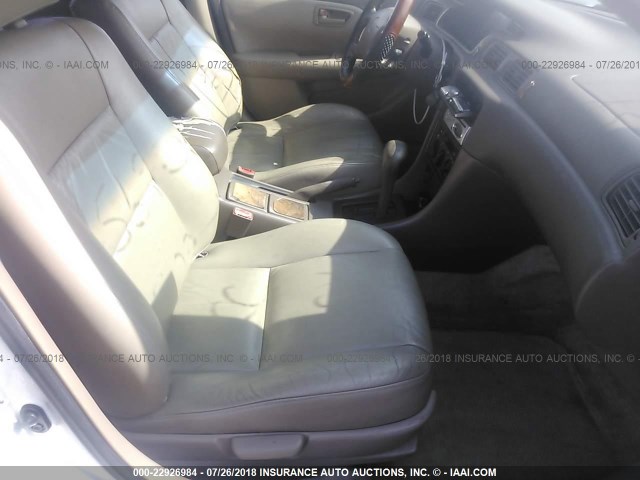 JT2BG22K3W0156906 - 1998 TOYOTA CAMRY CE/LE/XLE თეთრი ფოტო 5