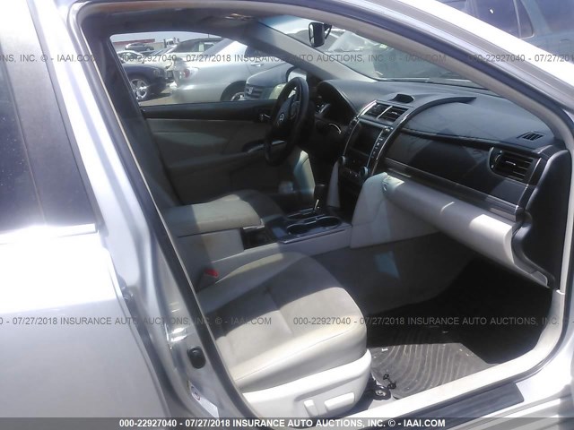 4T1BD1FK5DU085214 - 2013 TOYOTA CAMRY HYBRID/LE/XLE 银色 照片 5
