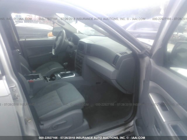 1J4GR48K15C627212 - 2005 JEEP GRAND CHEROKEE LAREDO/COLUMBIA/FREEDOM 银色 照片 5