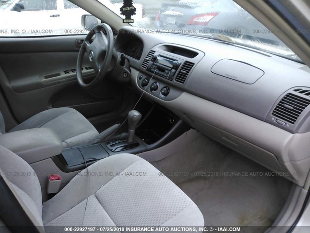 4T1BE32K14U283495 - 2004 TOYOTA CAMRY LE/XLE/SE 米色 照片 5