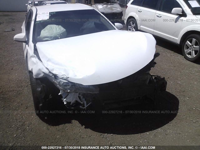 4T1BF1FK0GU135998 - 2016 TOYOTA CAMRY LE/XLE/SE/XSE WHITE photo 6