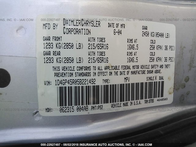 1D4GP45R05B221492 - 2005 DODGE CARAVAN SXT SILVER photo 9