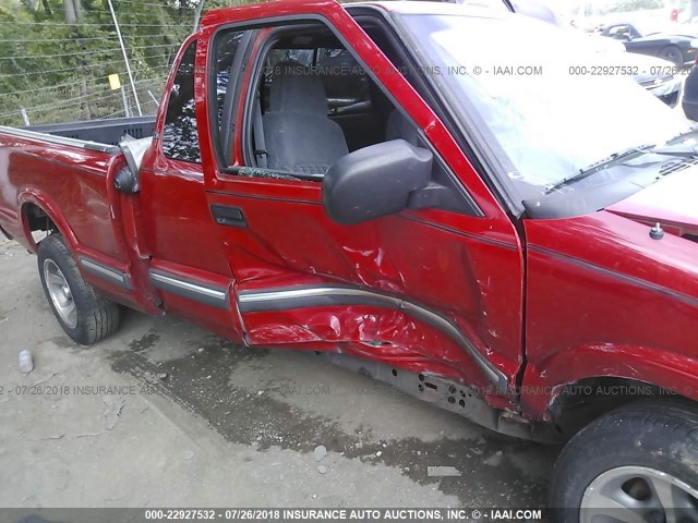 1GCCS195518125610 - 2001 CHEVROLET S TRUCK S10 RED photo 6