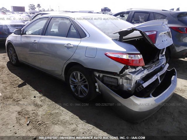 4T1BF1FK1GU506229 - 2016 TOYOTA CAMRY LE/XLE/SE/XSE SILVER photo 3