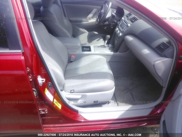 4T4BE46K98R018271 - 2008 TOYOTA CAMRY CE/LE/XLE/SE RED photo 5