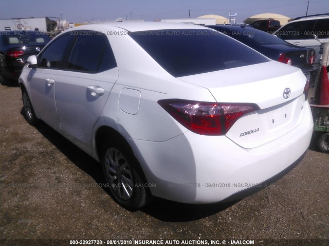 5YFBURHE6JP780708 - 2018 TOYOTA COROLLA L/LE/XLE/SE/XSE WHITE photo 3