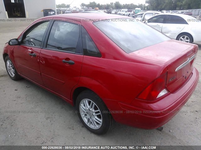 1FAHP3833YW119626 - 2000 FORD FOCUS ZTS RED photo 3