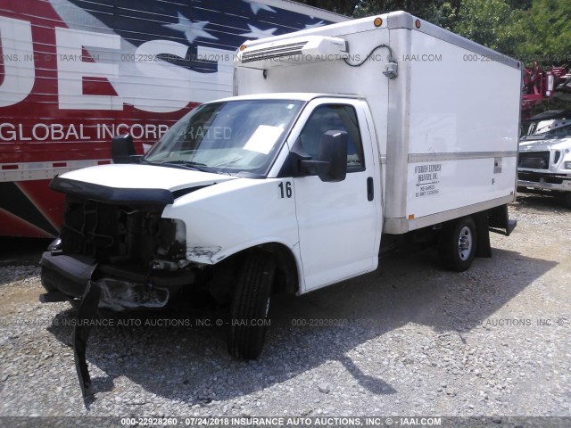 1GD072BA6E1113218 - 2014 GMC G3500 CUTAWAY G3500 WHITE photo 2