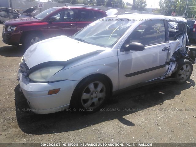3FAFP31351R239499 - 2001 FORD FOCUS ZX3 GRAY photo 2
