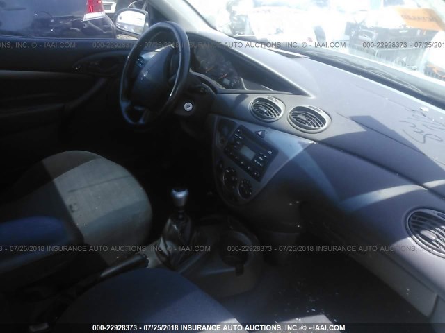 3FAFP31351R239499 - 2001 FORD FOCUS ZX3 GRAY photo 5