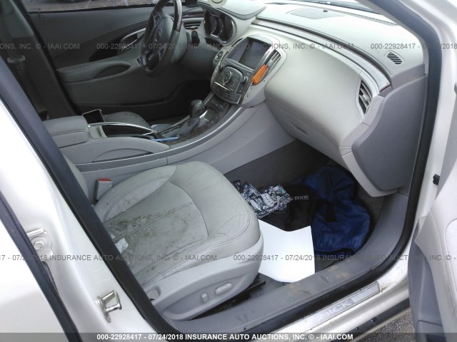 1G4GE5EVXAF209886 - 2010 BUICK LACROSSE CXS WHITE photo 5