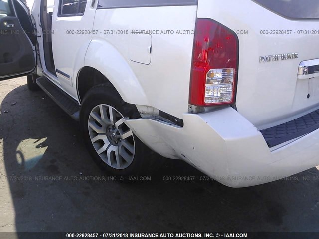 5N1BR18B08C638636 - 2008 NISSAN PATHFINDER LE/SE WHITE photo 6