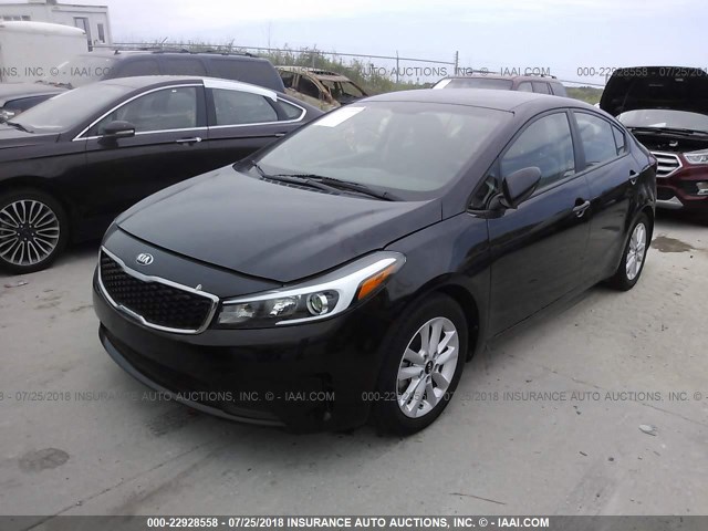 3KPFL4A78HE007012 - 2017 KIA FORTE LX/S BLACK photo 2