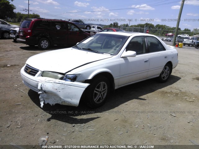 4T1BF22K6YU957153 - 2000 TOYOTA CAMRY LE/XLE WHITE photo 2