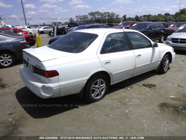 4T1BF22K6YU957153 - 2000 TOYOTA CAMRY LE/XLE WHITE photo 4