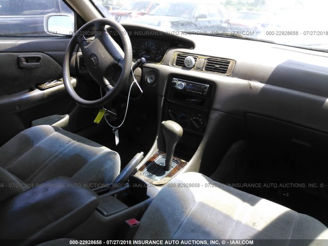 4T1BF22K6YU957153 - 2000 TOYOTA CAMRY LE/XLE WHITE photo 5