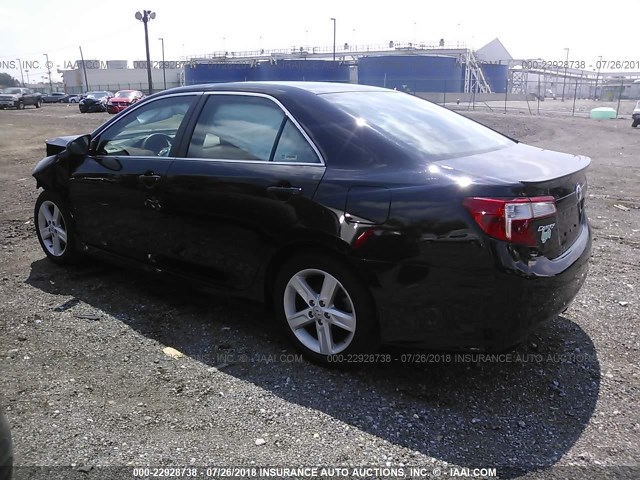 4T1BF1FK7DU696405 - 2013 TOYOTA CAMRY L/SE/LE/XLE შავი ფოტო 3