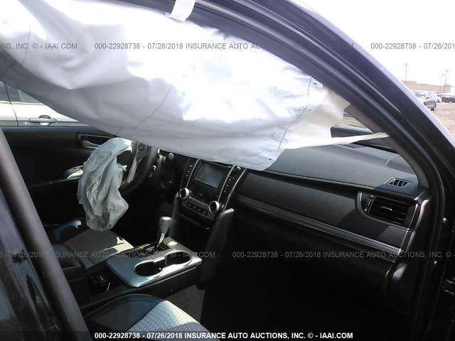 4T1BF1FK7DU696405 - 2013 TOYOTA CAMRY L/SE/LE/XLE შავი ფოტო 5