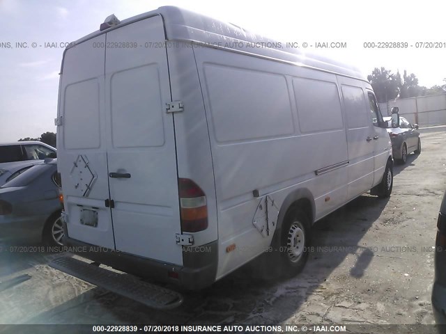 WD0PD744365963129 - 2006 DODGE SPRINTER 2500 WHITE photo 4