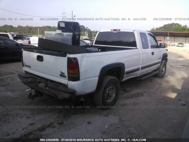 1GCHC29182E110432 - 2002 CHEVROLET SILVERADO C2500 HEAVY DUTY WHITE photo 4