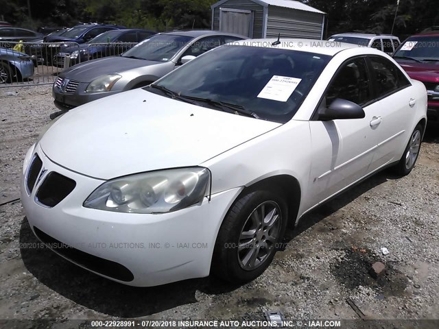 1G2ZG57B984193703 - 2008 PONTIAC G6 WHITE photo 2