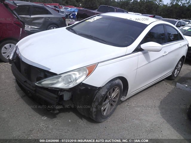 5NPEB4AC4BH099203 - 2011 HYUNDAI SONATA GLS WHITE photo 2