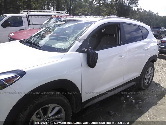 KM8J33A47JU724966 - 2018 HYUNDAI TUCSON WHITE photo 6