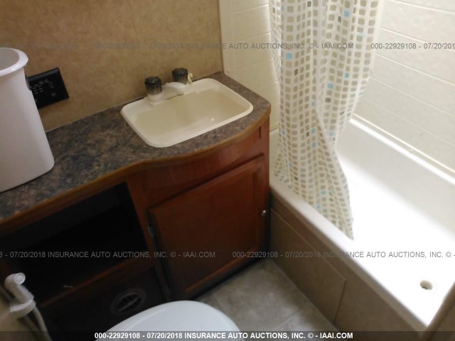 1KB181N2884608162 - 2008 HOLIDAY RAMBLER ALUMA LITE  WHITE photo 7