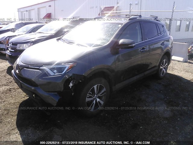 2T3RFREV1JW709533 - 2018 TOYOTA RAV4 ADVENTURE/XLE 灰色 照片 2