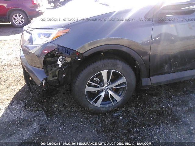 2T3RFREV1JW709533 - 2018 TOYOTA RAV4 ADVENTURE/XLE 灰色 照片 6